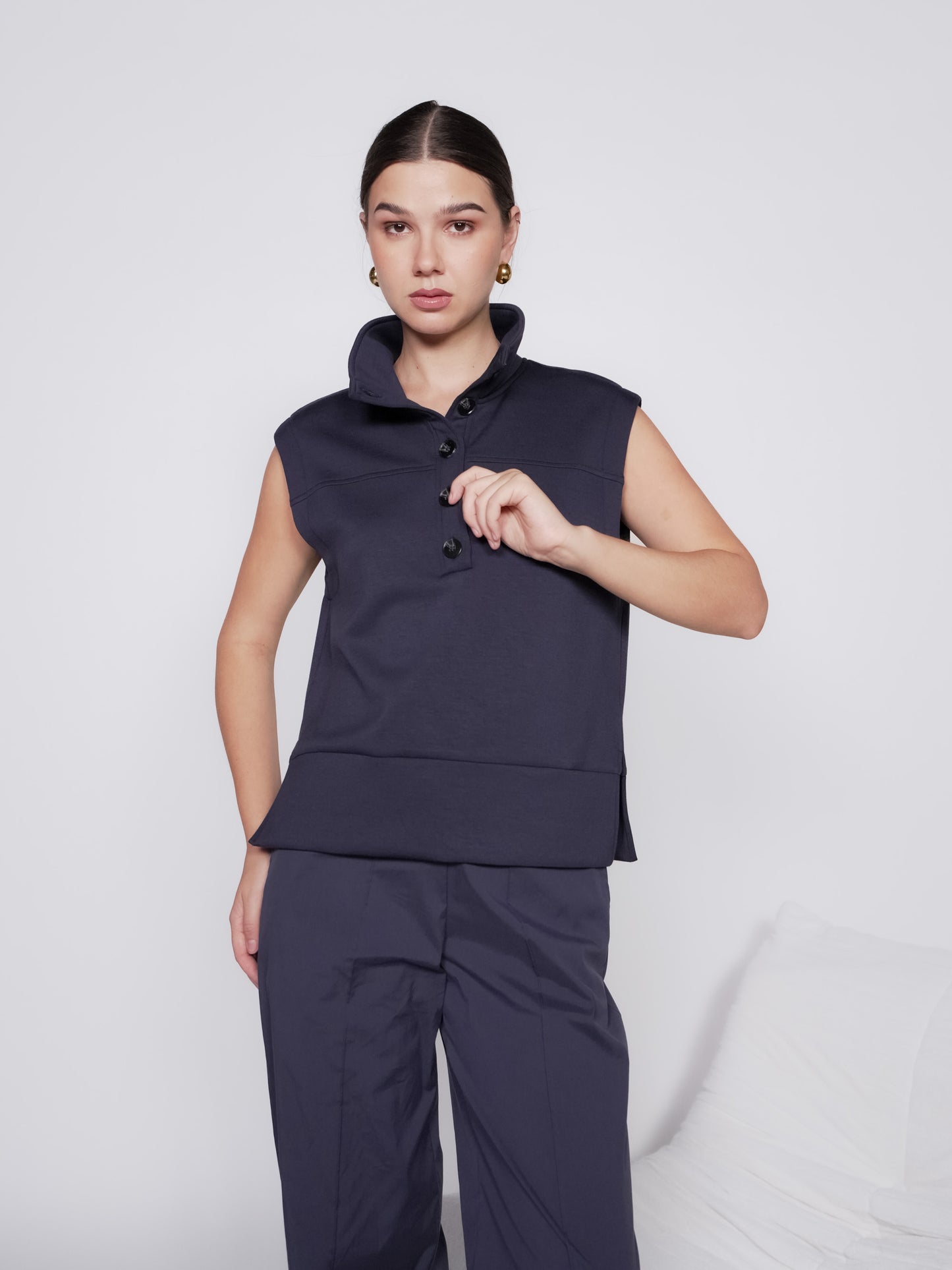Gale Hi-neck Sleeveless Top